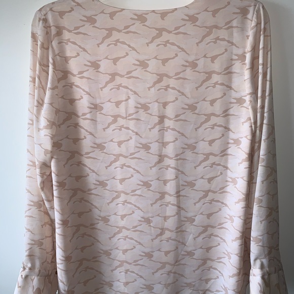 Cream camouflage blouse. Size L (brand:Rachel Roy) - Picture 4 of 11